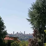 לינה וארוחת בוקר Da Noi Due ברגמו